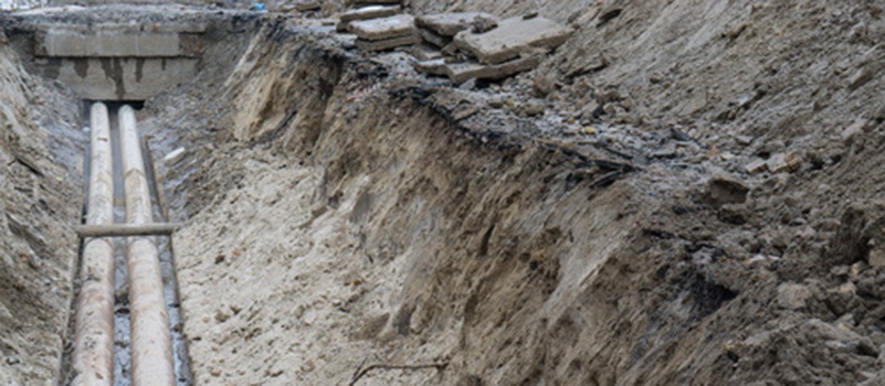 unsafe-water-main-trench.jpg